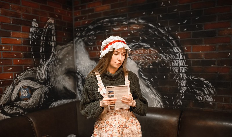 Выездные квесты на Международный женский день: организаторы проводят игру в школе Belgorod