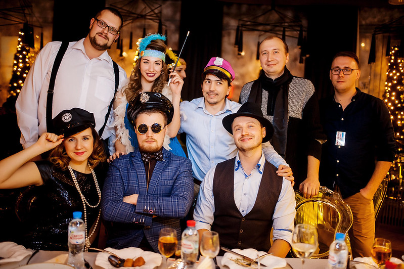 Команда компании празднует Новый год в ресторане Belgorod