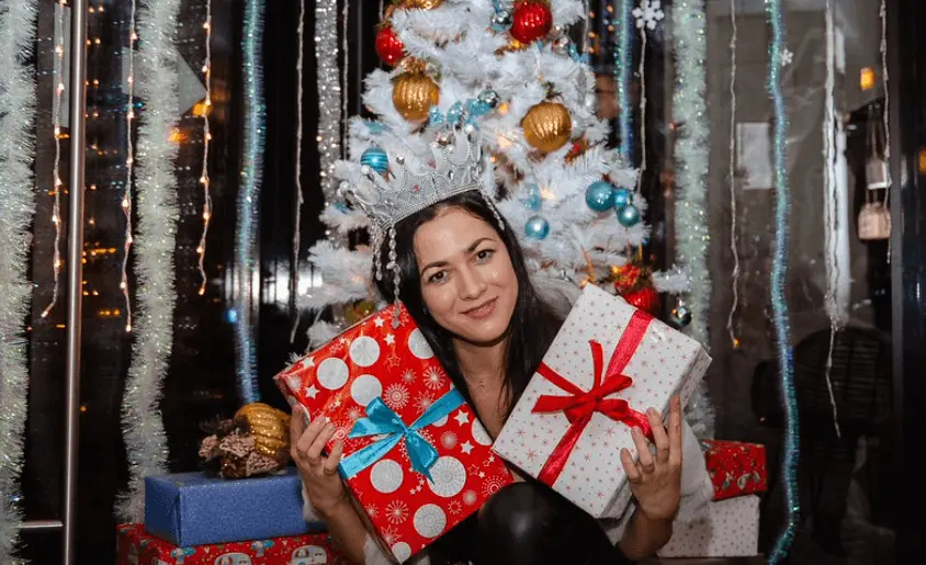 Гайд по идеальному Новому году 2026 с друзьями в Белгороде: от квартиры и коттеджа — до квеста и ночного города