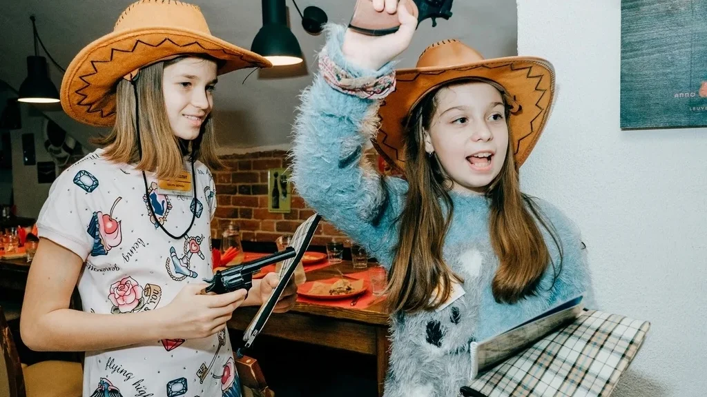 Квест на 8 марта в школе «Где-то на Диком Западе»: кольт заряжен, и Черному Биллу не скрыться от правосудия.